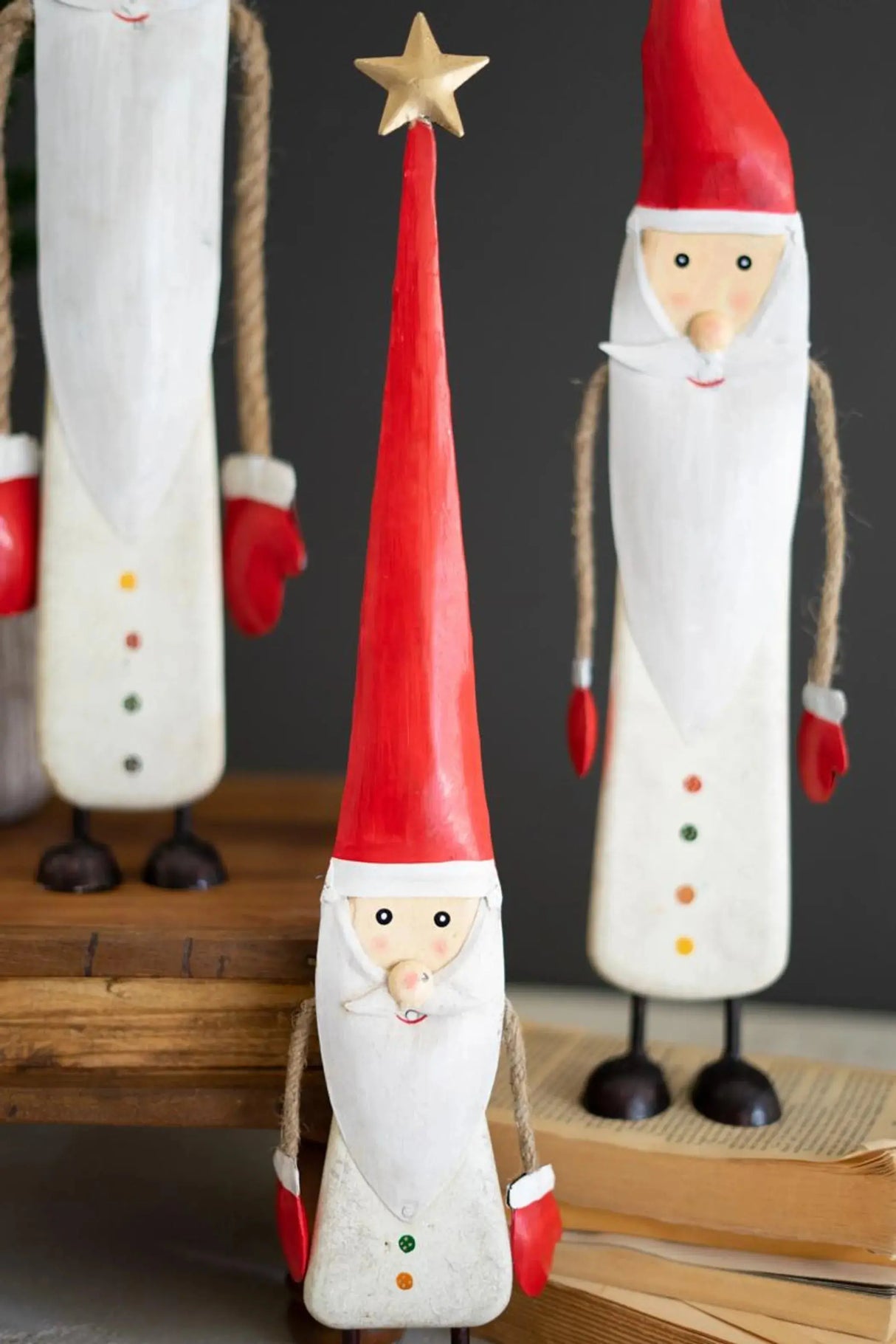 SET OF THREE PAINTED METAL AND WOOD SANTAS Kalalou