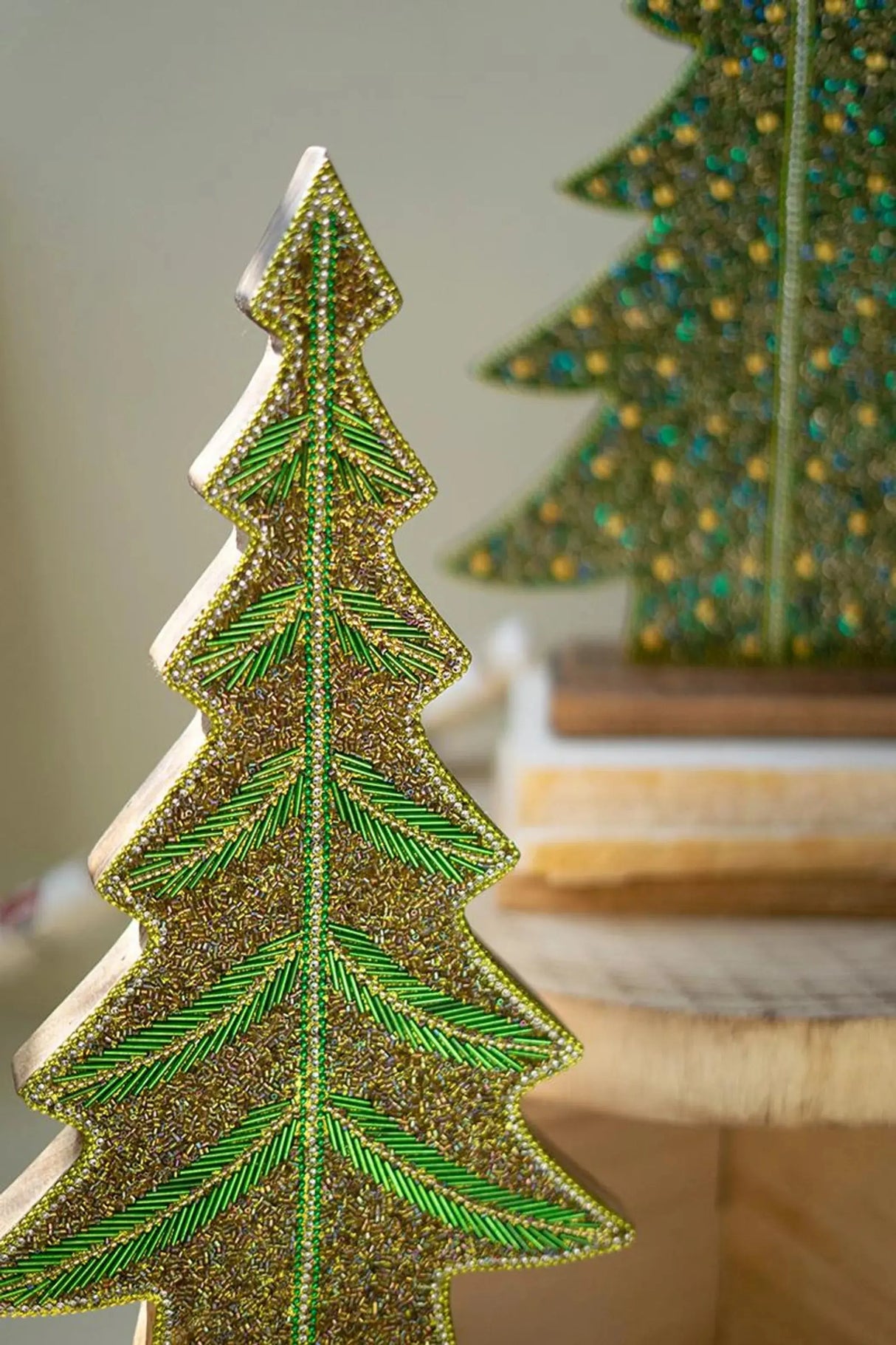 SET OF TWO BEADED WOOD CHRISTMAS TREES Kalalou